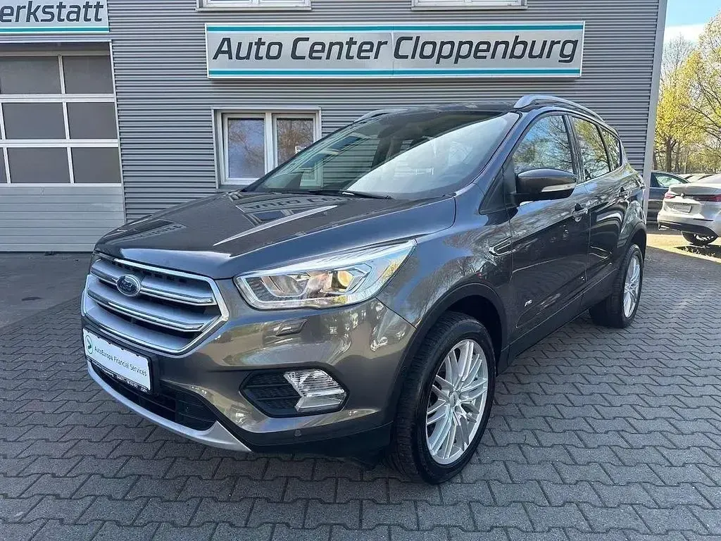 Gebraucht Ford Kuga Titanium 182 PS (133 kW) 2017 Grau SUV