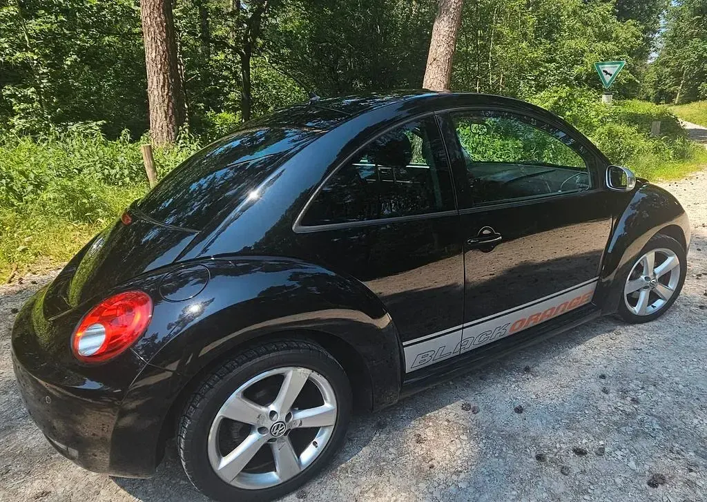 Gebraucht VW New Beetle 102 PS (75 kW) 2010 Schwarz Kleinwagen