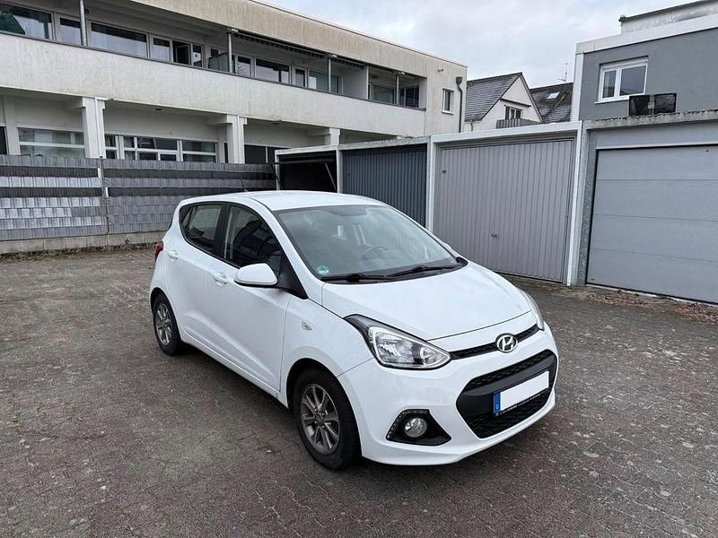 Weiß Gebraucht 2016 Hyundai i10 YES! Silver Kleinwagen | 5.698 € (Fairer Preis) - Bild 1/4