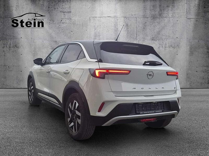 Gebraucht Opel Mokka-e 100 kW (136 PS) 2022 Jade weiss/arktis weiss SUV