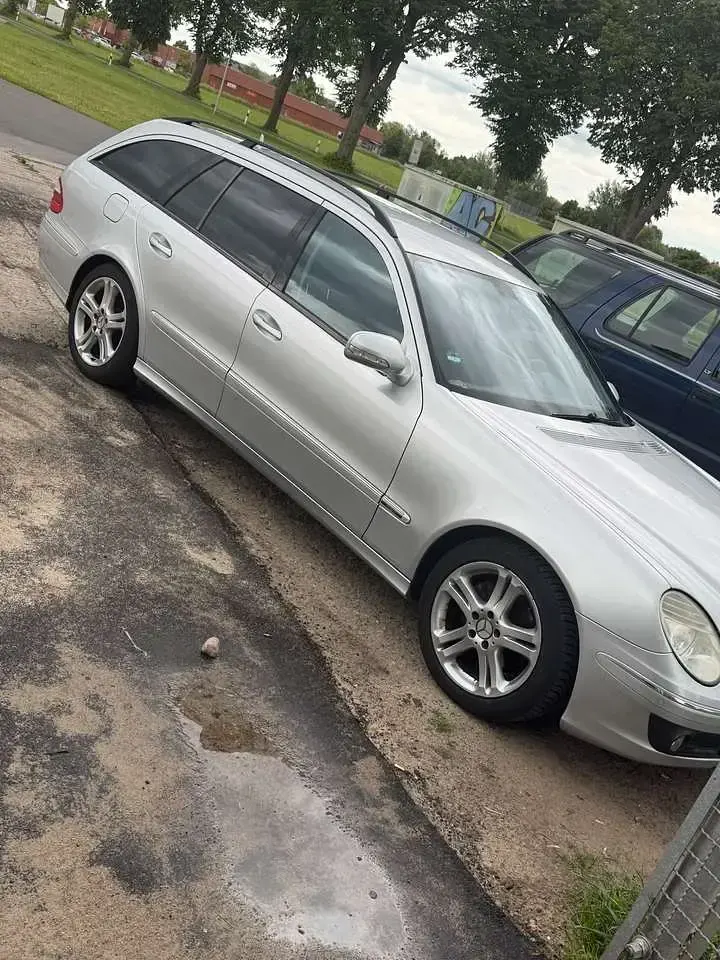 Gebraucht Mercedes E220 170 PS (125 kW) 2008 Iridiumsilber  metalliclack Kombi