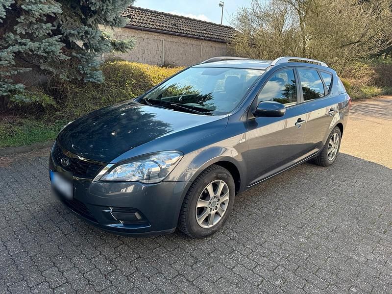 Gebraucht Kia Ceed 90 PS (66 kW) 2010 Grau Kleinwagen