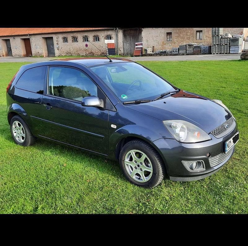 Grau Gebraucht 2009 Ford Fiesta Kleinwagen | 2.250 € (Superpreis) - Bild 1/4
