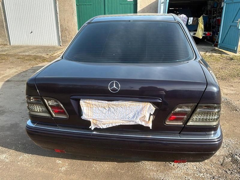 Gebraucht Mercedes E230 150 PS (110 kW) 1995 Limousine