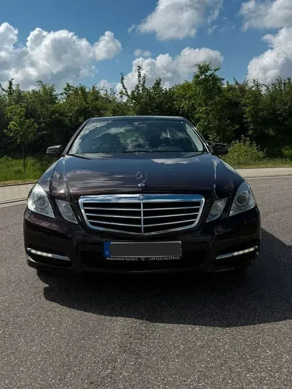Gebraucht Mercedes E250 204 PS (150 kW) 2011 Braun Limousine