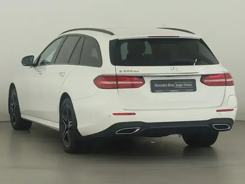 Gebraucht Mercedes E300 AMG 194 PS (142 kW) 2022 Polarweiss uni Kombi