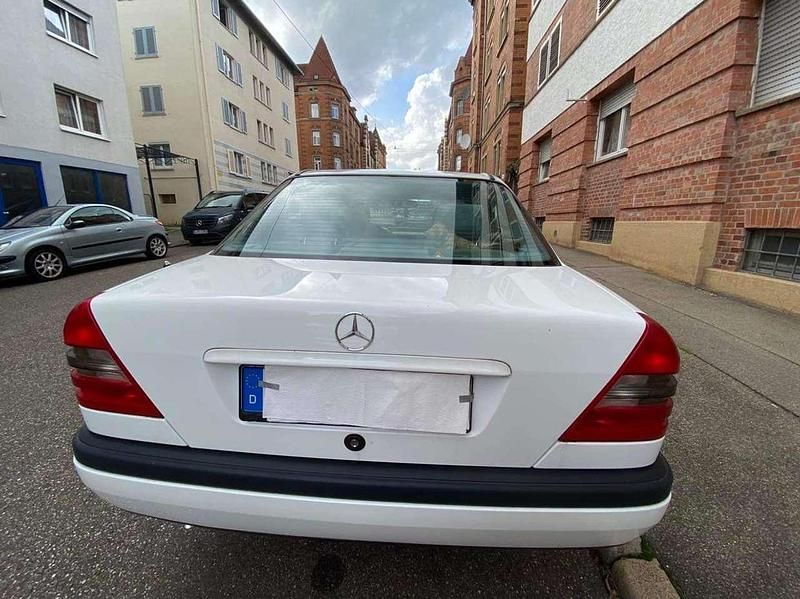 Gebraucht Mercedes C200 Classic 136 PS (100 kW) 1996 Weiß Limousine