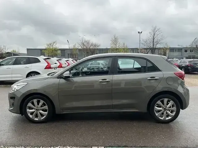 Gebraucht Kia Rio Vision 101 PS (74 kW) 2022 Urban green Limousine