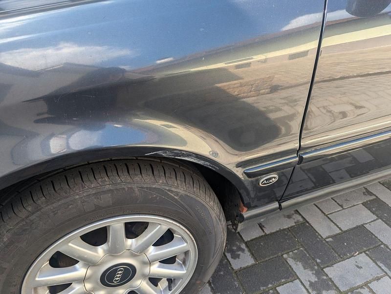 Second-hand Audi 80 116 CP (85 kW) 1994 Negru Berlinǎ