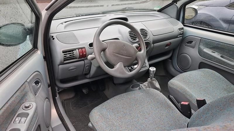 Gebraucht Renault Twingo 75 PS (55 kW) 2005 Silber Kleinwagen