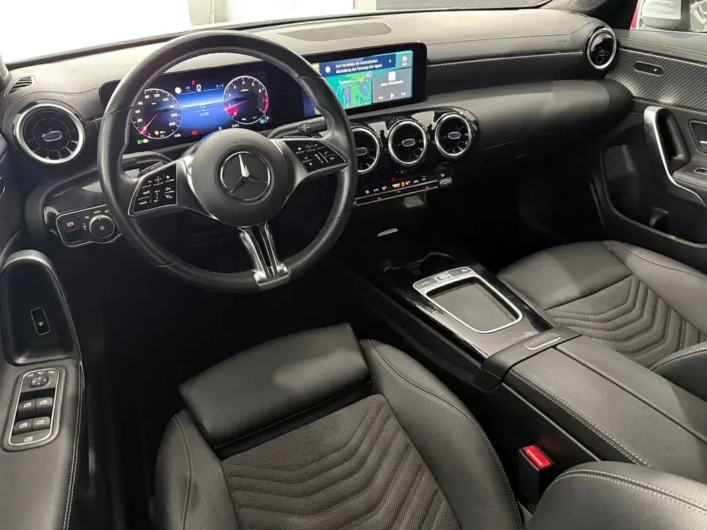 Gebraucht Mercedes CLA180 136 PS (100 kW) 2024 Hightechsilber metallic Coupé