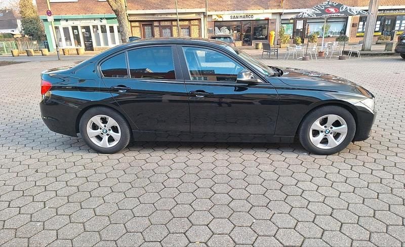 Second-hand BMW 320 Efficient Dynamics 163 CP (119 kW) 2015 Negru Berlinǎ