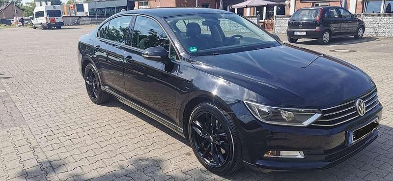 Schwarz Gebraucht 2015 VW Passat Trendline Limousine | 11.490 € (Fairer Preis) - Bild 1/4