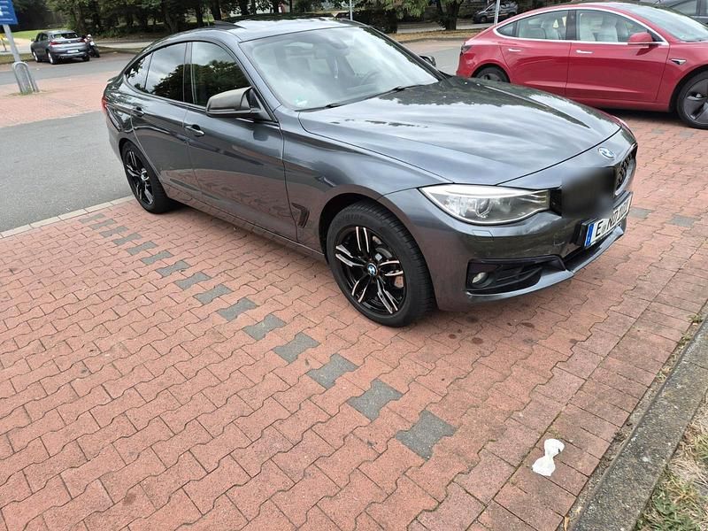 Grau Gebraucht 2014 BMW 325 Sport Line Limousine | 12.300 € (Fairer Preis) - Bild 1/4
