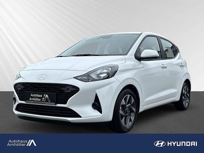 Atlas white / sol Neu 2025 Hyundai i10 Trend Kleinwagen | 18.490 € (Fairer Preis) - Bild 1/4