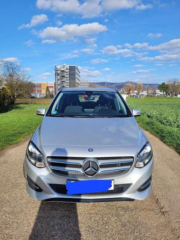 Gebraucht Mercedes B180 109 PS (80 kW) 2015 Silber Van / Kleinbus