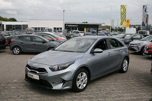 Silber Gebraucht 2022 Kia Ceed Limousine | 16.990 € (Fairer Preis) - Bild 1/4