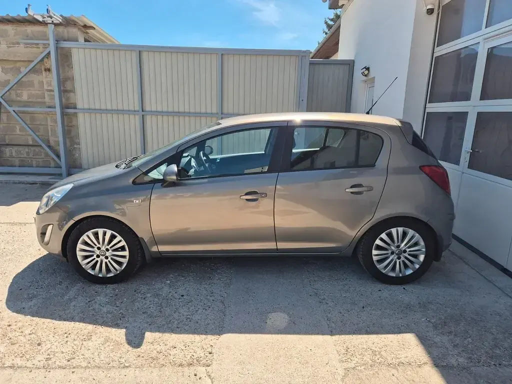 Gebraucht Opel Corsa Edition 75 PS (55 kW) 2011 Braun Kleinwagen