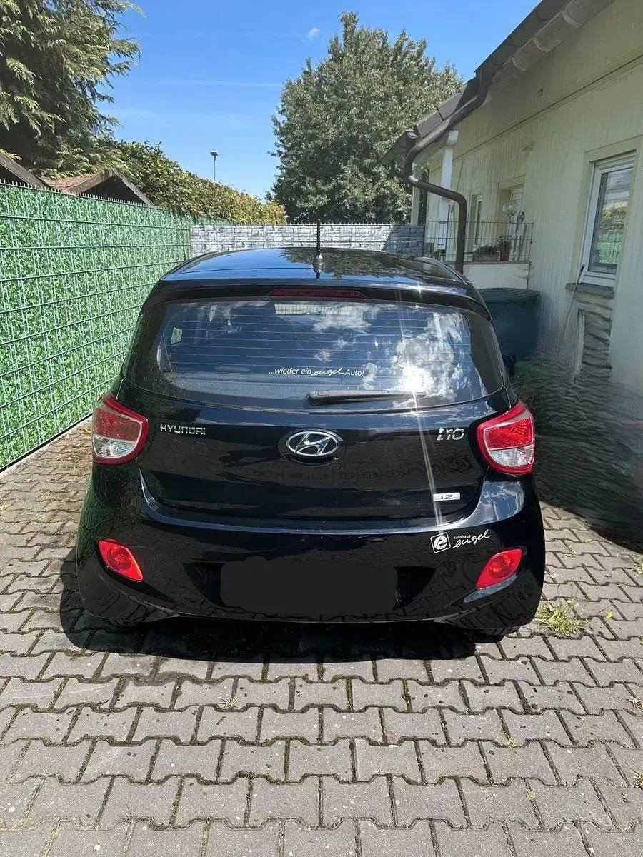 Gebraucht Hyundai i10 Edition 87 PS (63 kW) 2015 Schwarz Kleinwagen