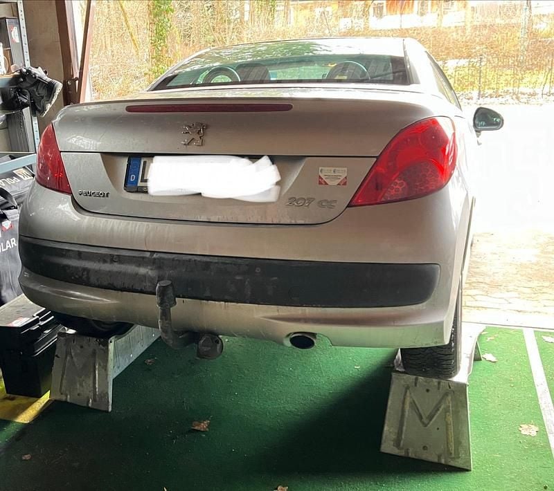Gebraucht Peugeot 207 CC 120 PS (88 kW) 2008 Silber Cabrio