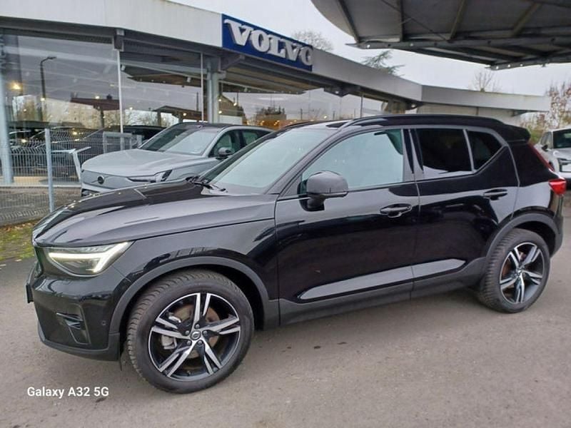 Gebraucht Volvo XC40 Plus 163 PS (119 kW) 2025 Schwarz / onyx schwarz (metallic) SUV