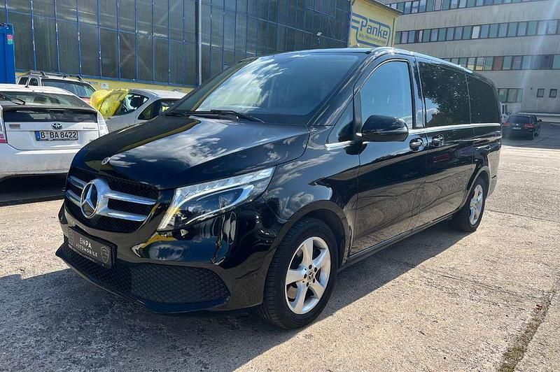 Gebraucht Mercedes V250 Avantgarde 190 PS (139 kW) 2021 Obsidianschwarz Van / Kleinbus