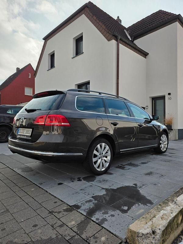 Gebraucht VW Passat Comfortline 140 PS (102 kW) 2012 Braun Kombi