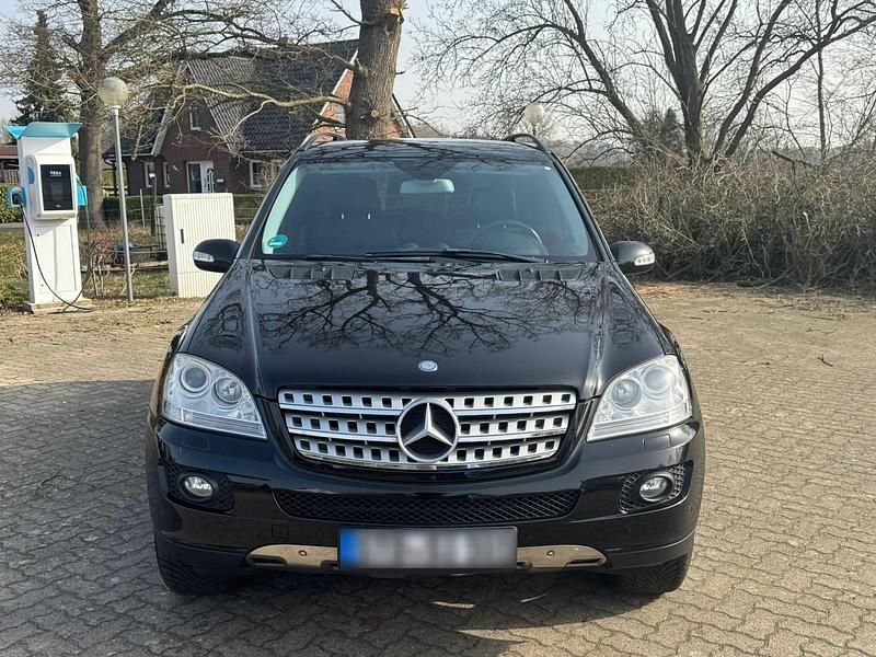 Gebraucht Mercedes ML320 224 PS (164 kW) 2008 Schwarz SUV