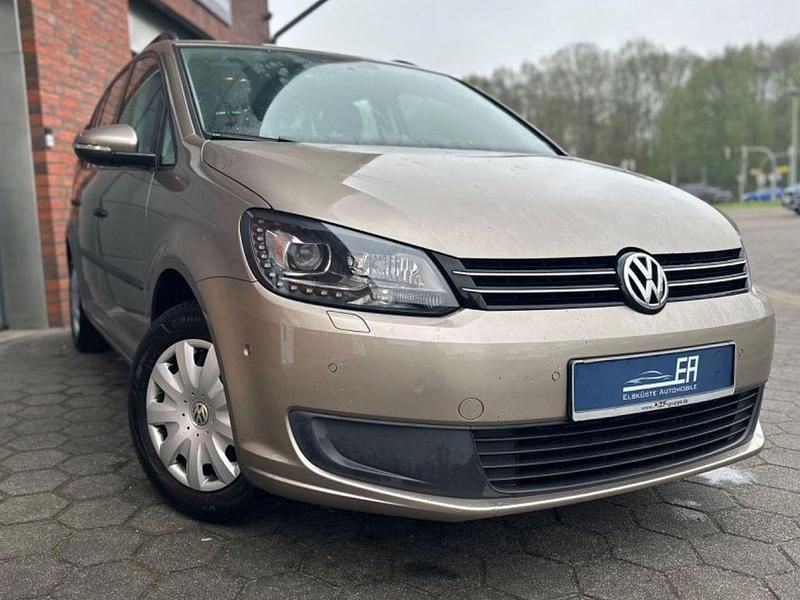 Beige Gebraucht 2015 VW Touran Trendline Van / Kleinbus | 9.190 € (Superpreis) - Bild 1/4