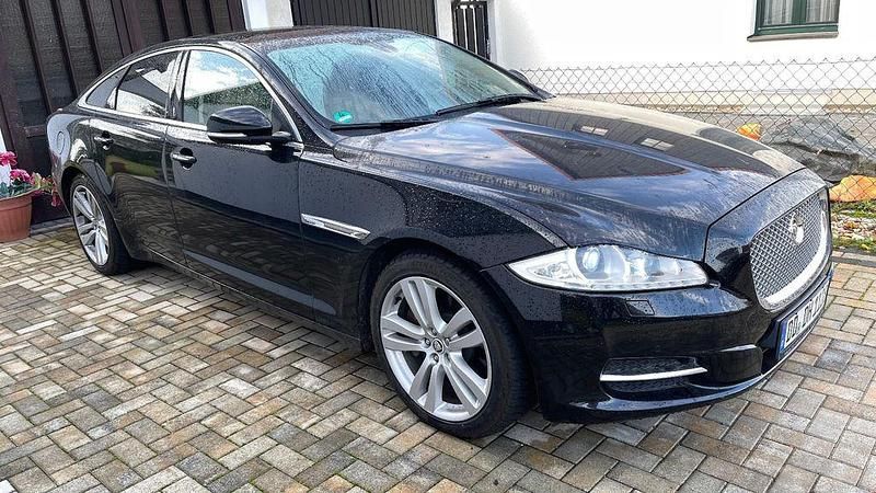 Schwarz Gebraucht 2013 Jaguar XJ Portfolio Limousine | 12.999 € (Superpreis) - Bild 1/4