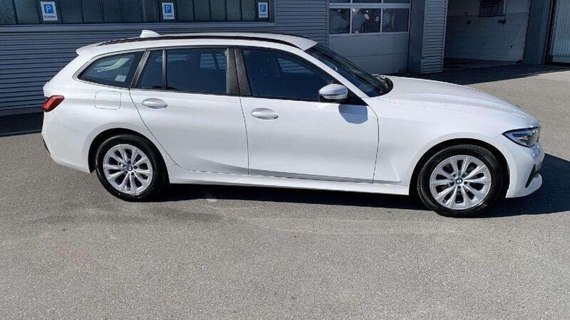 Gebraucht BMW 320 190 PS (139 kW) 2022 Mineralweiss metallic Kombi