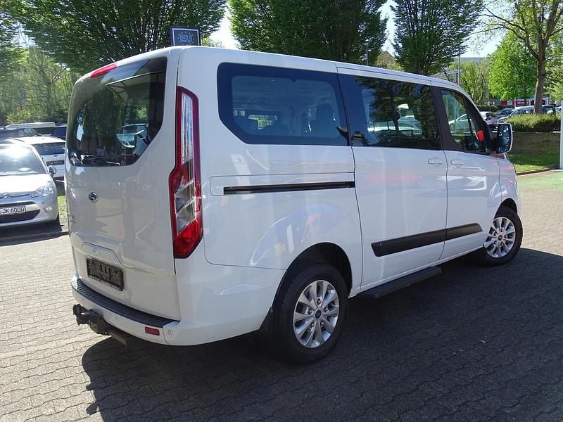 Gebraucht Ford Tourneo Custom Trend 131 PS (96 kW) 2021 Weiß Van