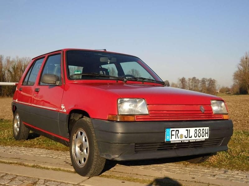 Używany Renault R5 58 KM (42 kW) 1989 Czerwony Hatchback