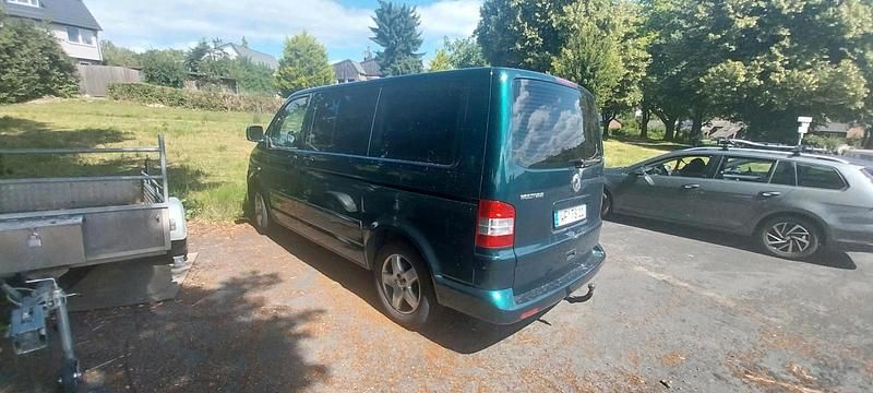 Begagnad VW Multivan 130 HK (95 kW) 2004 Grön Minibuss