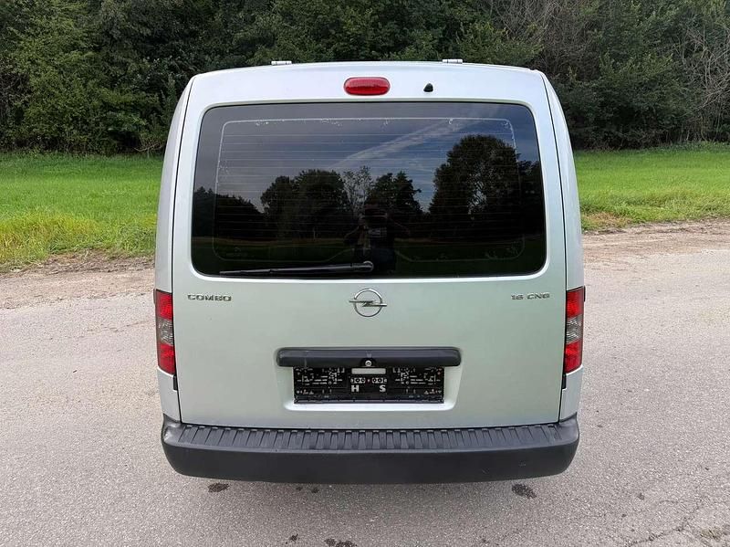 Usata Opel Combo 97 CV (71 kW) 2006 Argento Monovolume