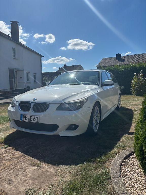 Weiß Gebraucht 2009 BMW 550 Sport Line Kombi | 17.999 € (Teuer) - Bild 1/4