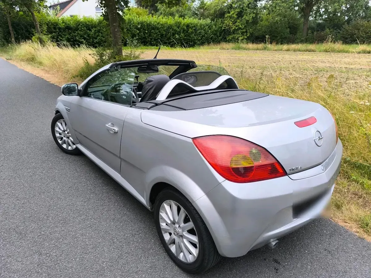 Gebraucht Opel Tigra Sport 90 PS (66 kW) 2005 Silber Cabrio