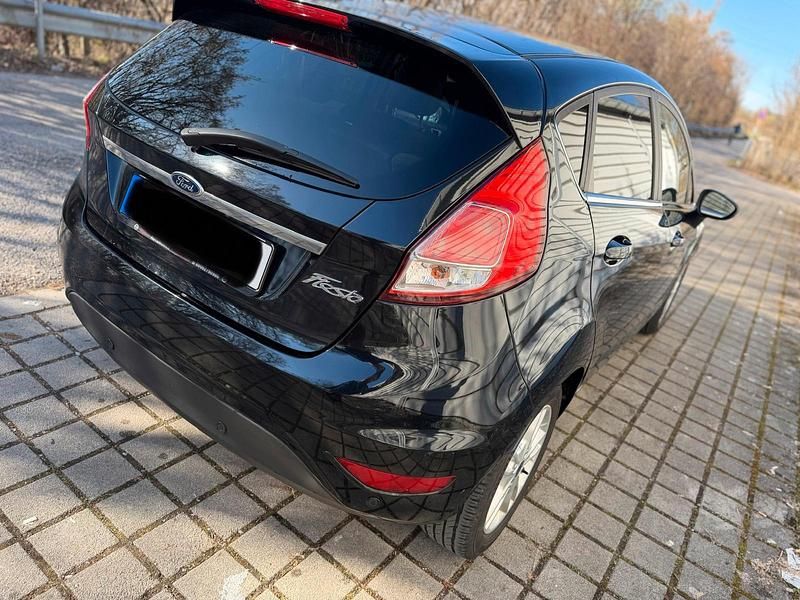 Gebraucht Ford Fiesta 95 PS (69 kW) 2015 Schwarz Limousine