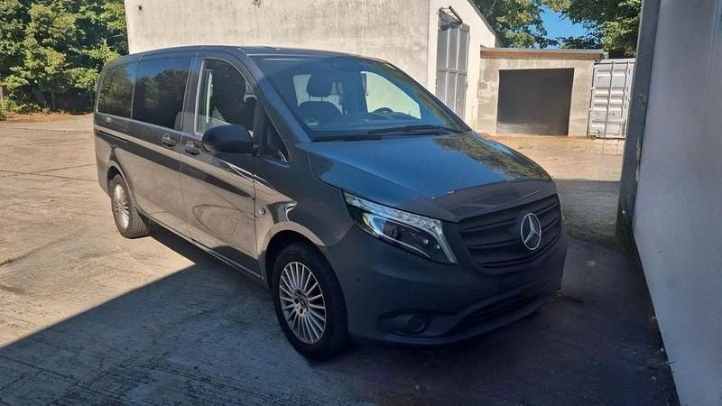 Selenitgrau Gebraucht 2022 Mercedes Vito Van / Kleinbus | 39.990 € (Fairer Preis) - Bild 1/3