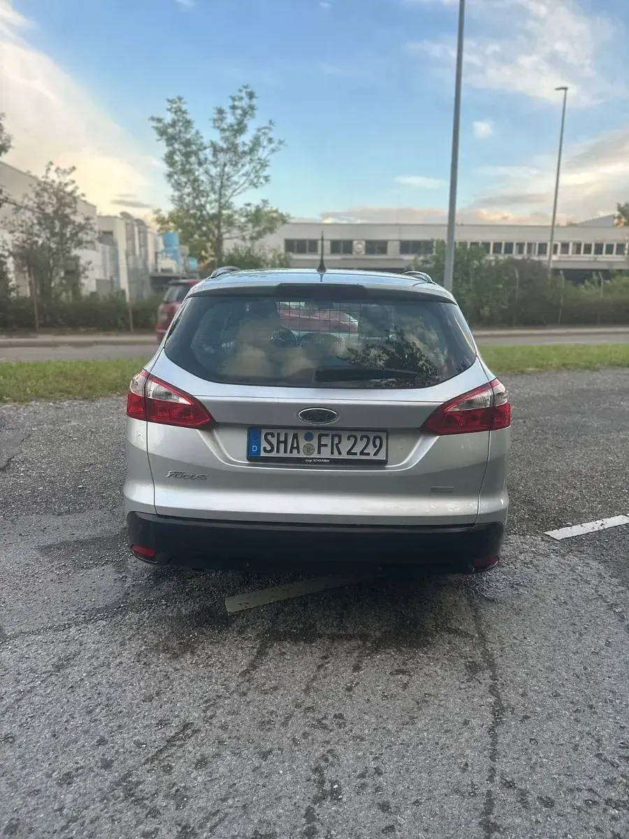 Używany Ford Focus SYNC Edition 125 KM (91 kW) 2014 Srebrny Kombi