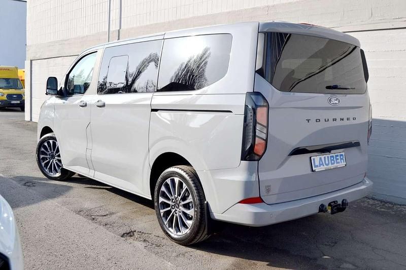 Neu Ford Tourneo Titanium 170 PS (125 kW) 2026 Grey matter Van / Kleinbus