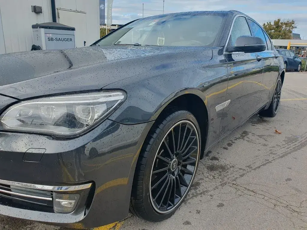 Gebraucht BMW 740 313 PS (230 kW) 2013 Schwarz Limousine