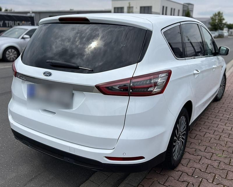 Gebraucht Ford S-MAX Titanium 150 PS (110 kW) 2019 Weiß Van / Kleinbus