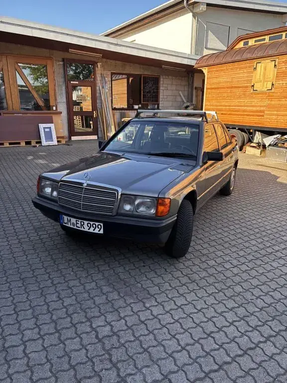 Gebraucht Mercedes 190 102 PS (75 kW) 1988 Grau Limousine