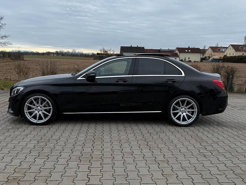 Schwarz Gebraucht 2017 Mercedes C220 Limousine | 19.000 € (Fairer Preis) - Bild 1/4