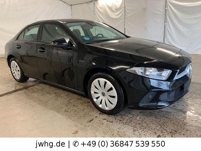 Gebraucht Mercedes A250 160 PS (117 kW) 2020 Nachtschwarz Limousine