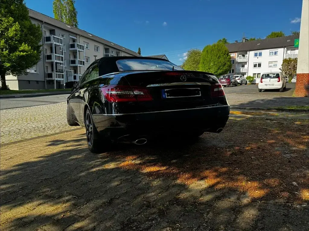Gebraucht Mercedes E220 170 PS (125 kW) 2012 Schwarz Cabrio