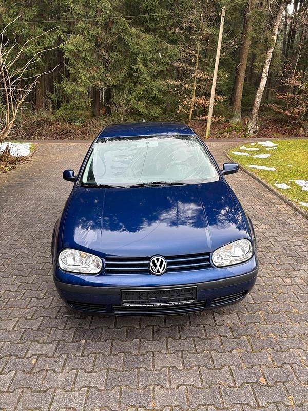 Blau Gebraucht 2002 VW Golf IV Kleinwagen | 1.100 € (Guter Preis) - Bild 1/4