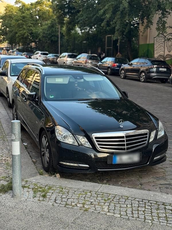 Schwarz Gebraucht 2010 Mercedes E350 Avantgarde Kombi | 5.400 € (Superpreis) - Bild 1/4