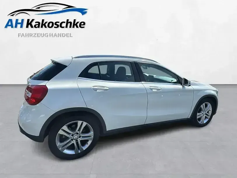 Gebraucht Mercedes GLA220 177 PS (130 kW) 2015 Calcitweiss  unilack SUV